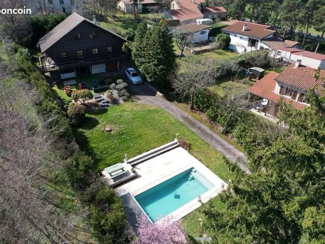 Maison 7 pièces 240 m²