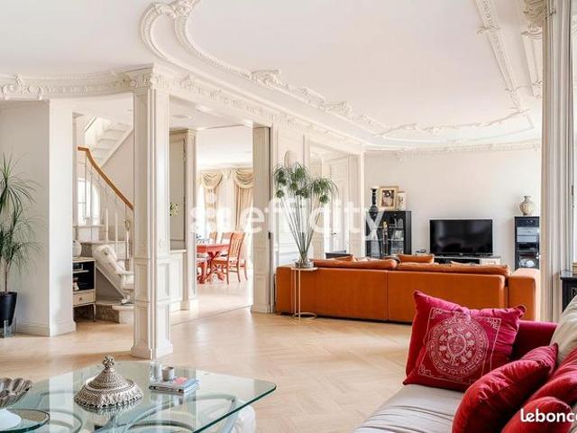 Maison 7 pièces 240 m²