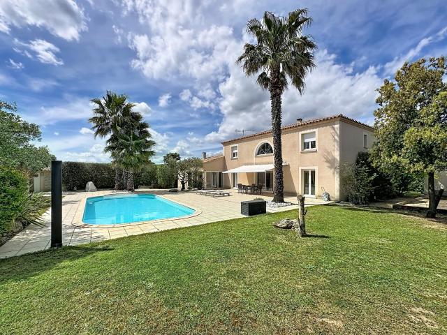 Maison 7 pièces 240 m²