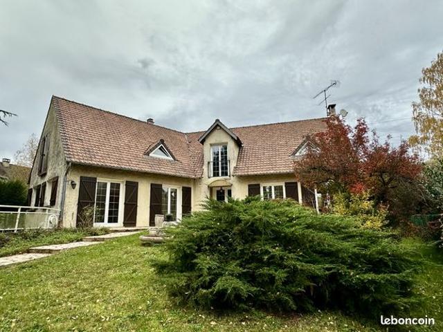 Maison 7 pièces 240 m²