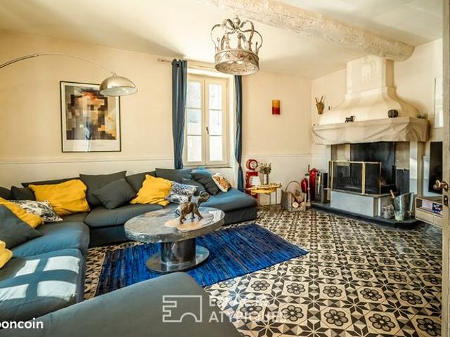 Maison 7 pièces 240 m²
