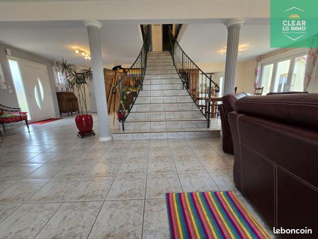 Maison 7 pièces 240 m²