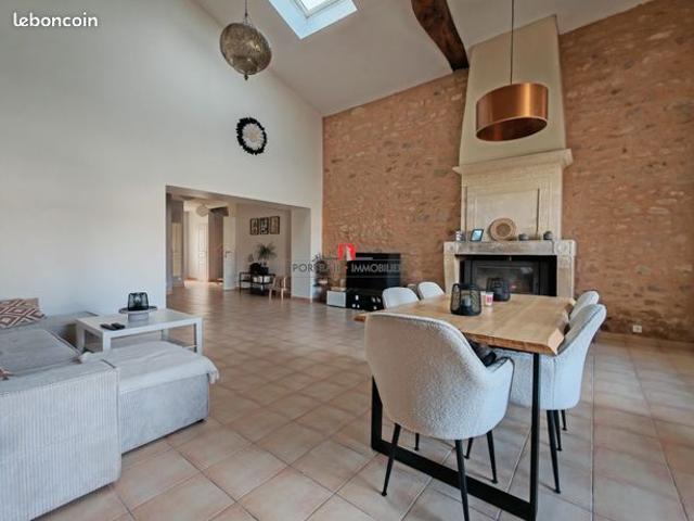 Maison 7 pièces 240 m²