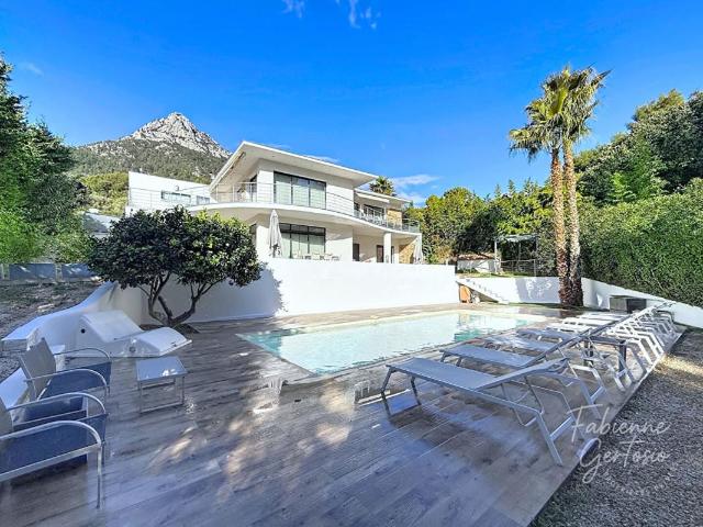 Maison 7 pièces 240 m²