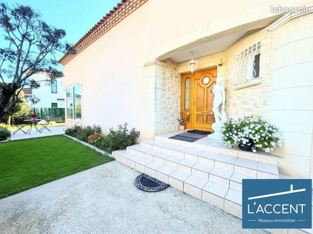 Maison 7 pièces 240 m²