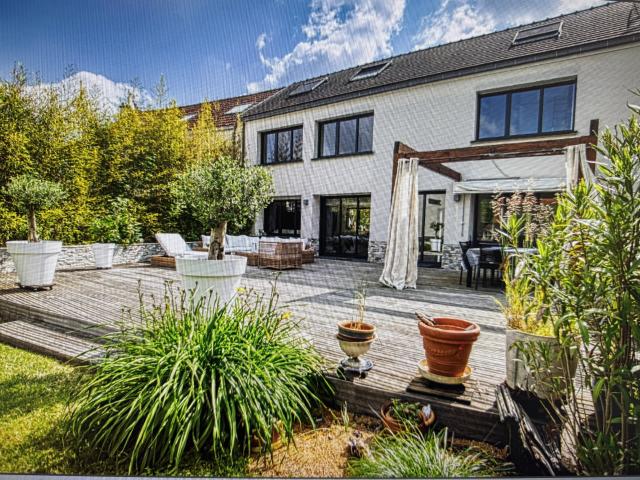 Maison 7 pièces 240 m²