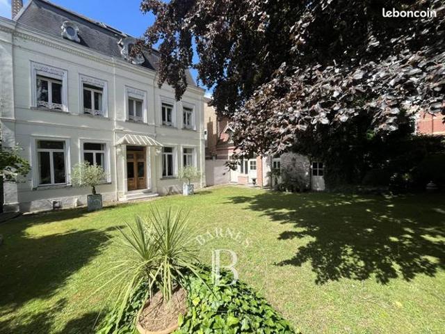 Maison 7 pièces 240 m²