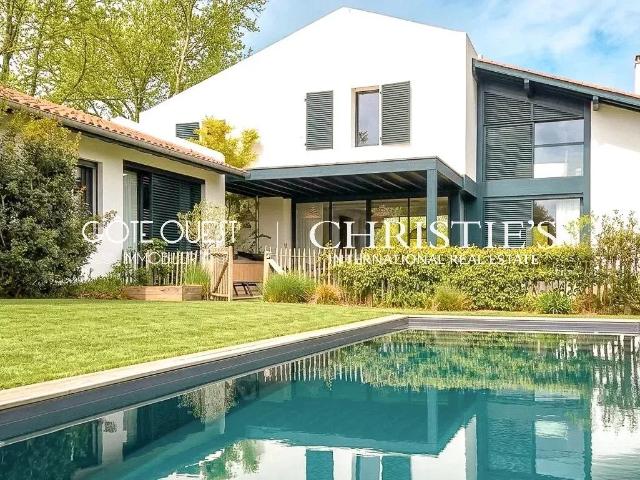Maison 7 pièces 240 m²
