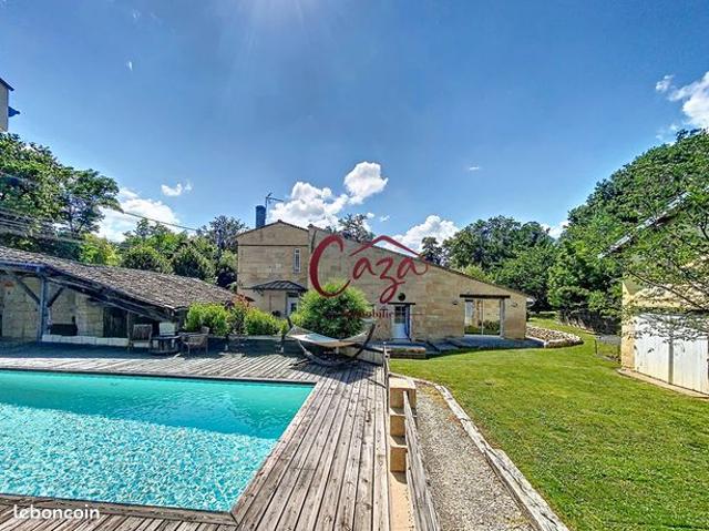 Maison 7 pièces 240 m²