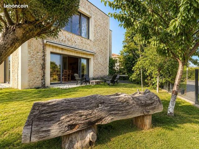 Maison 7 pièces 240 m²