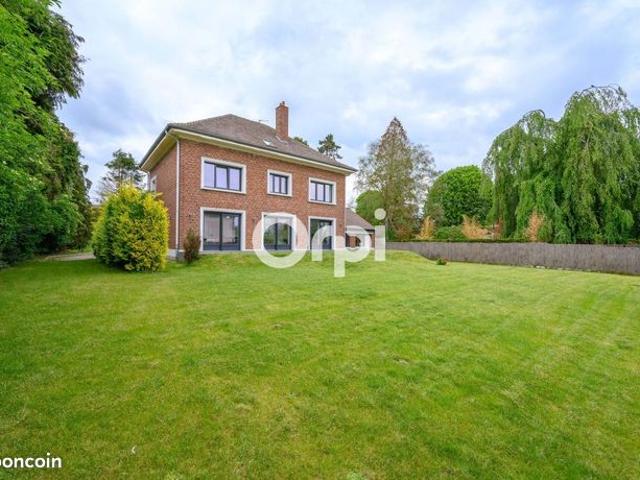 Maison 7 pièces 240 m²