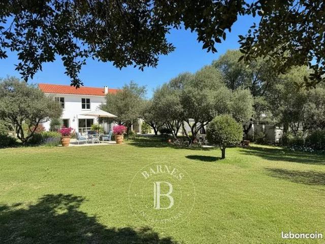 Maison 7 pièces 240 m²