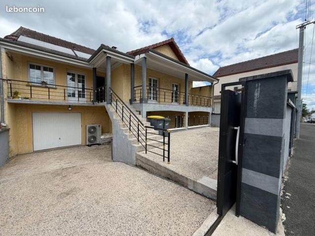 Maison 7 pièces 240 m²