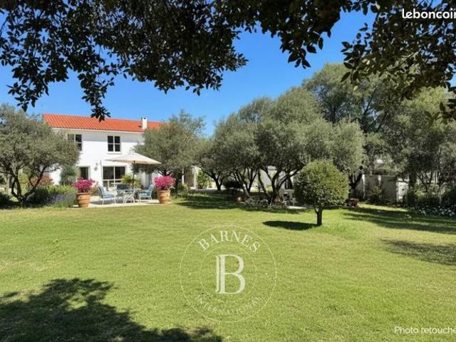 Maison 7 pièces 240 m²