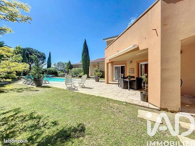 Maison 7 pièces 241 m²