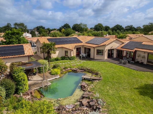 Maison 7 pièces 241 m²