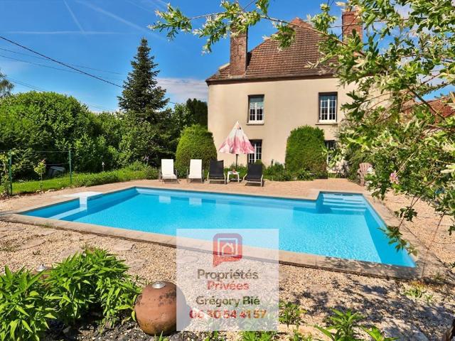 Maison 7 pièces 241 m²