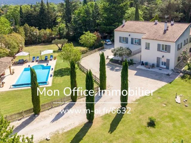 Maison 7 pièces 241 m²