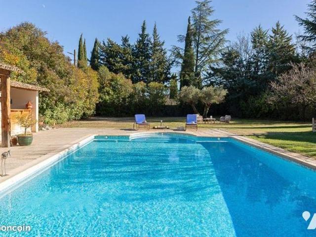 Maison 7 pièces 241 m²