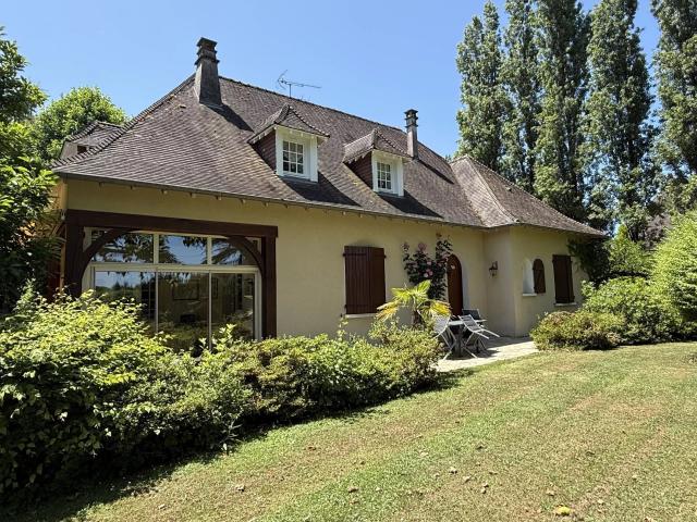 Maison 7 pièces 241 m²
