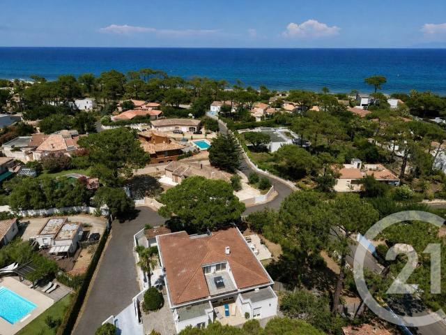 Maison 7 pièces 242 m²