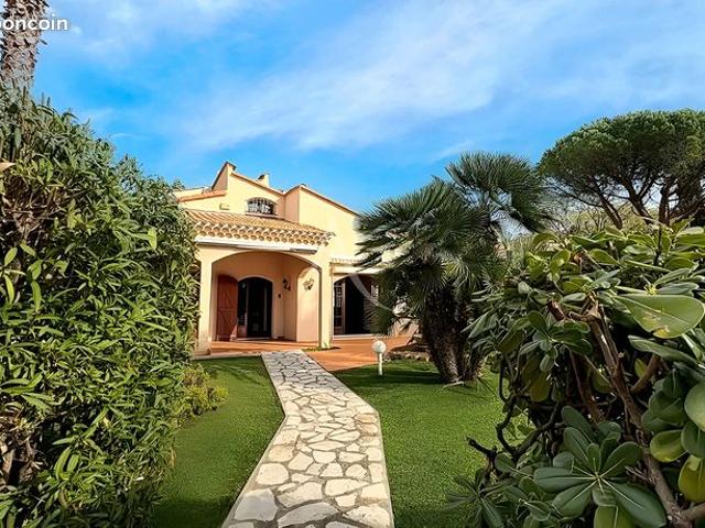 Maison 7 pièces 242 m²