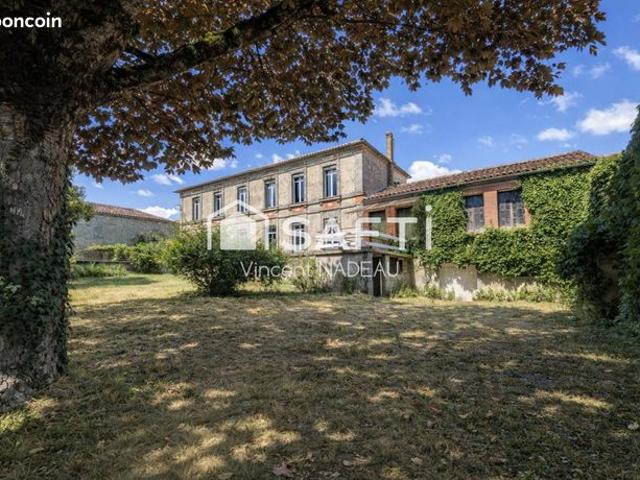 Maison 7 pièces 242 m²