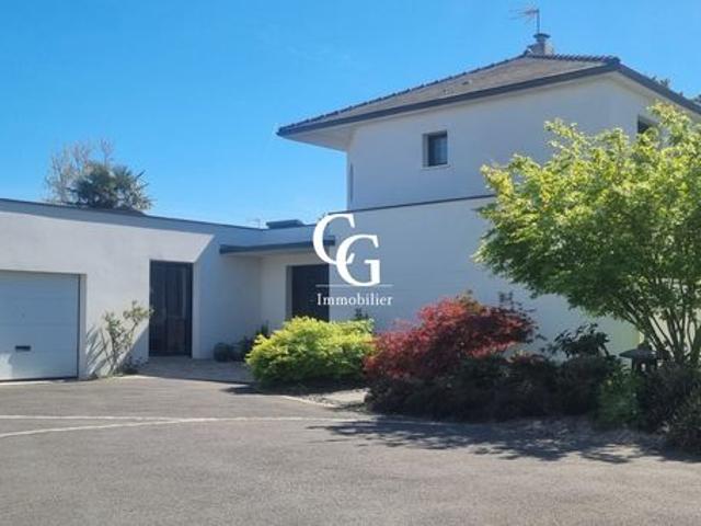 Propriété 7 pièces 242 m²