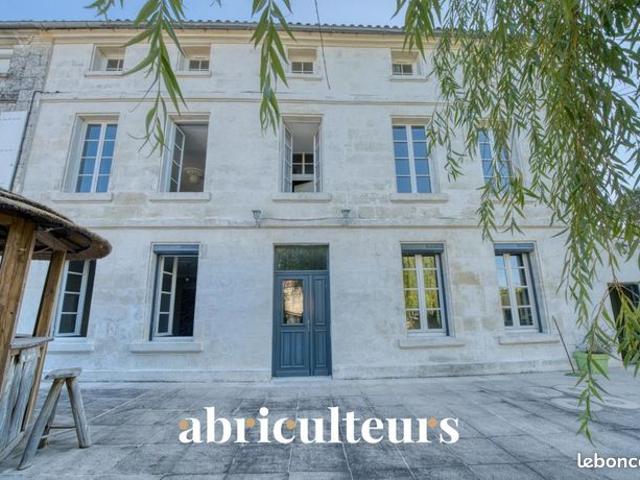 Maison 7 pièces 242 m²