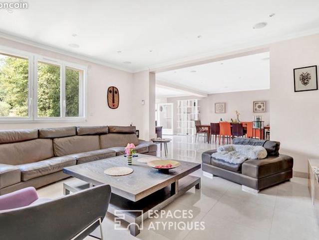 Maison 7 pièces 242 m²