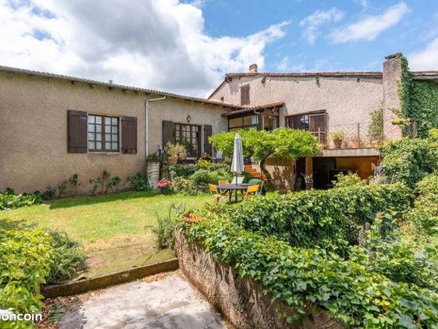 Maison 7 pièces 242 m²