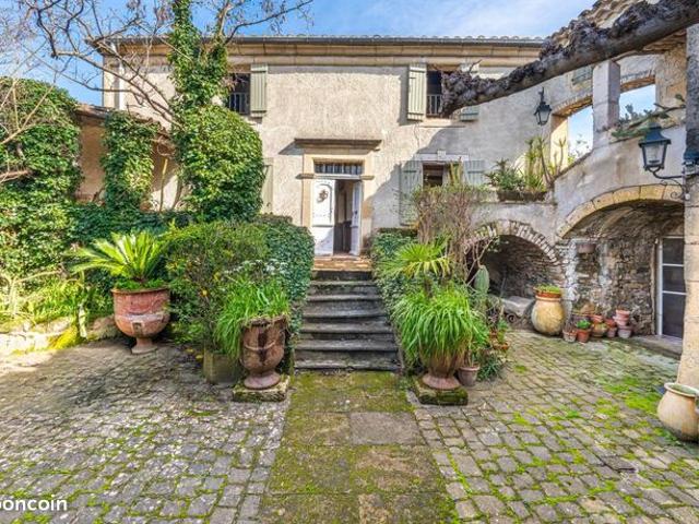Maison 7 pièces 242 m²