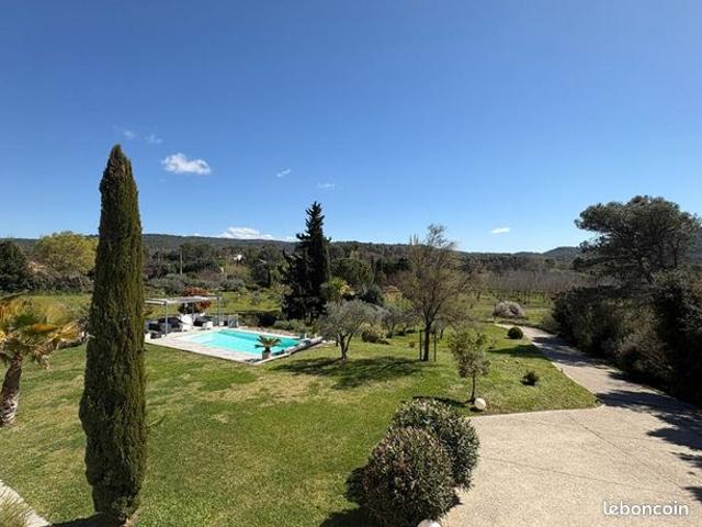 Maison 7 pièces 242 m²