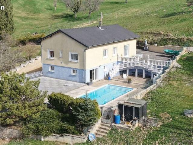 Maison 7 pièces 242 m²