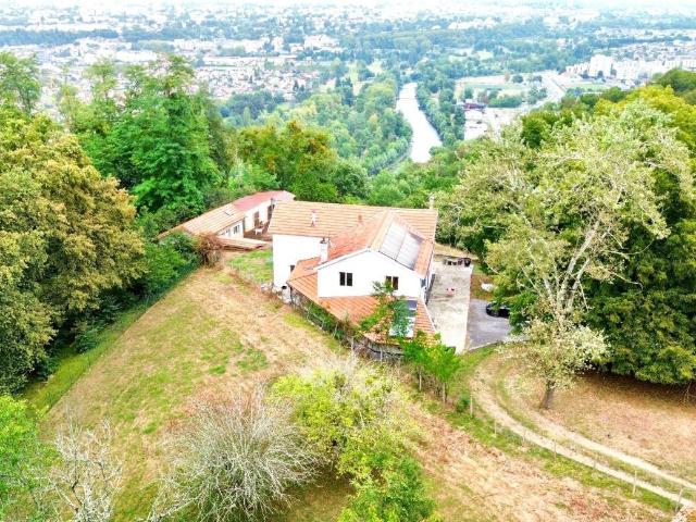 Maison 7 pièces 242 m²