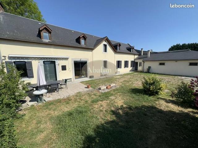 Maison 7 pièces 242 m²