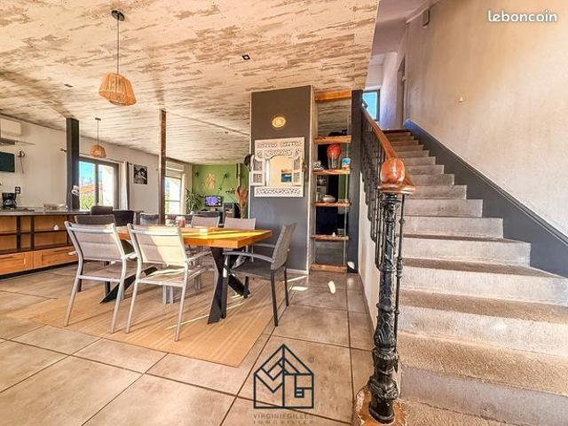 Maison 7 pièces 242 m²