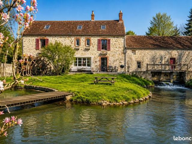 Maison 7 pièces 242 m²