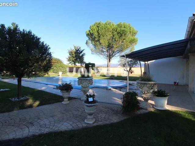 Maison 7 pièces 242 m²
