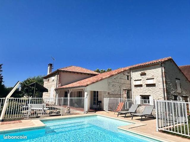 Maison 7 pièces 242 m²