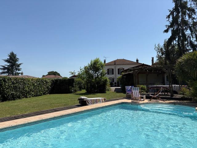 Maison 7 pièces 243 m²