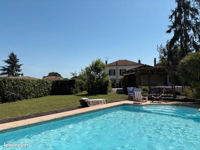 Maison 7 pièces 243 m²