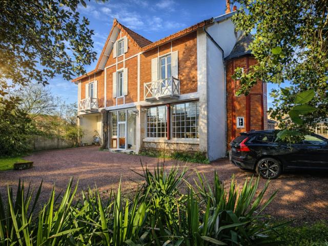 Maison 7 pièces 243 m²