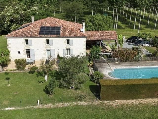 Maison 7 pièces 243 m²