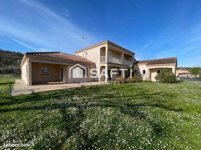 Maison 7 pièces 243 m²
