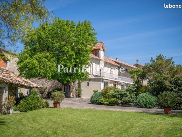 Maison 7 pièces 243 m²