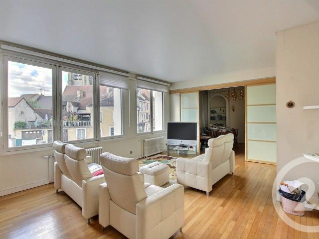 Maison 7 pièces 243 m²