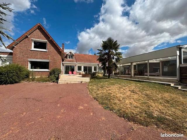 Maison 7 pièces 243 m²