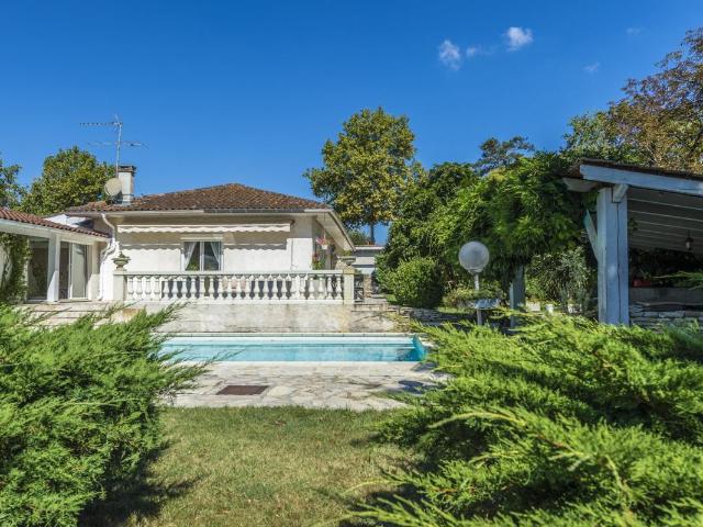 Maison 7 pièces 243 m²