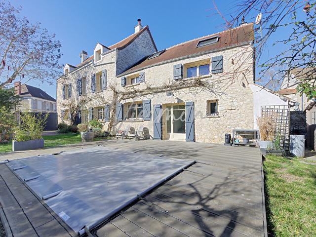 Maison 7 pièces 254 m²